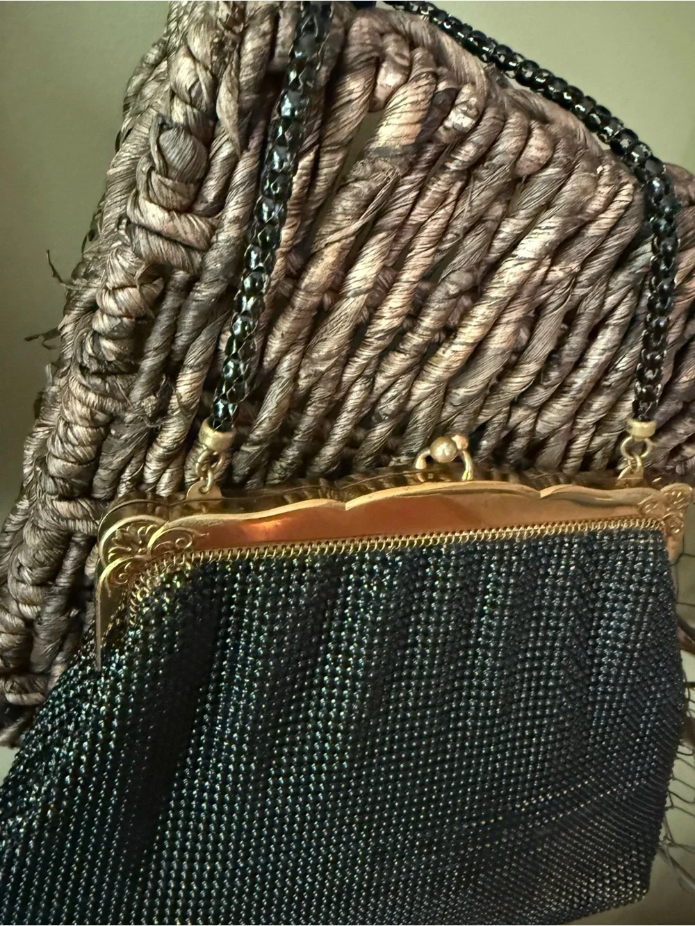 Vintage Whiting & Davis Model 2994 black metal mesh clutch w/gold flickering